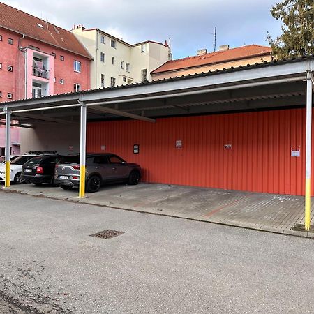 Apartman Ab Kryte Parkovani Zdarma Ceske Budejovice Bagian luar foto