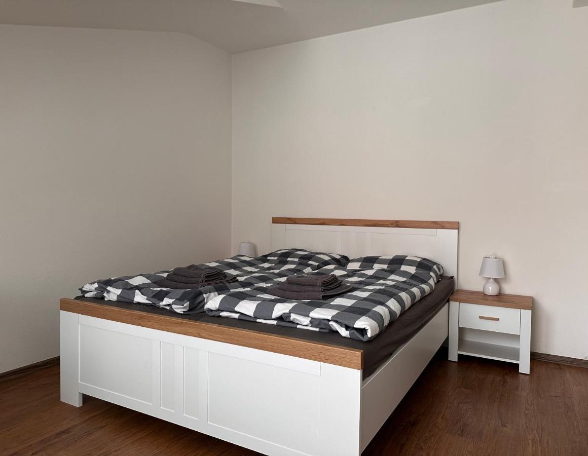Apartman Ab Kryte Parkovani Zdarma Ceske Budejovice Bagian luar foto