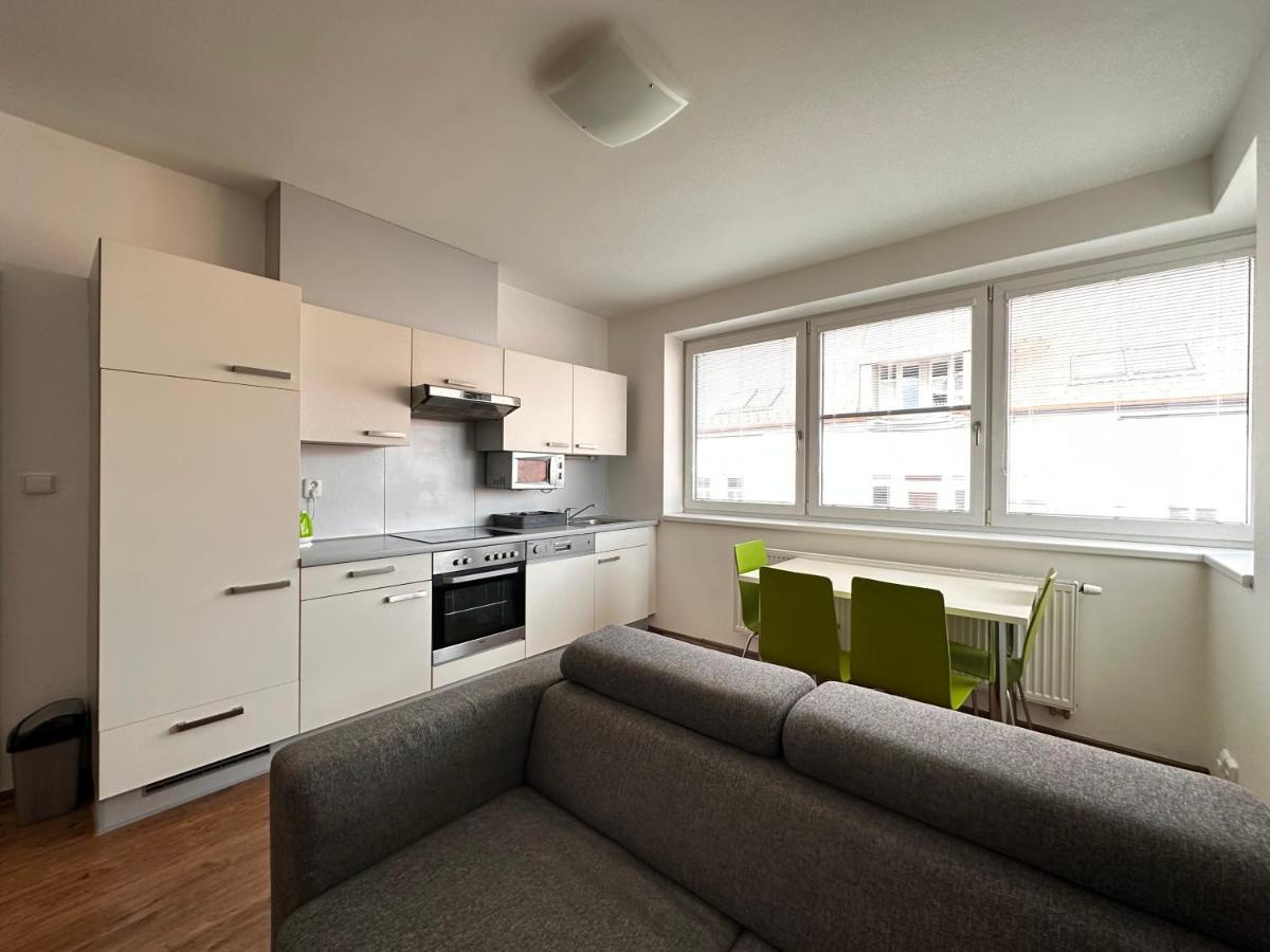 Apartman Ab Kryte Parkovani Zdarma Ceske Budejovice Bagian luar foto